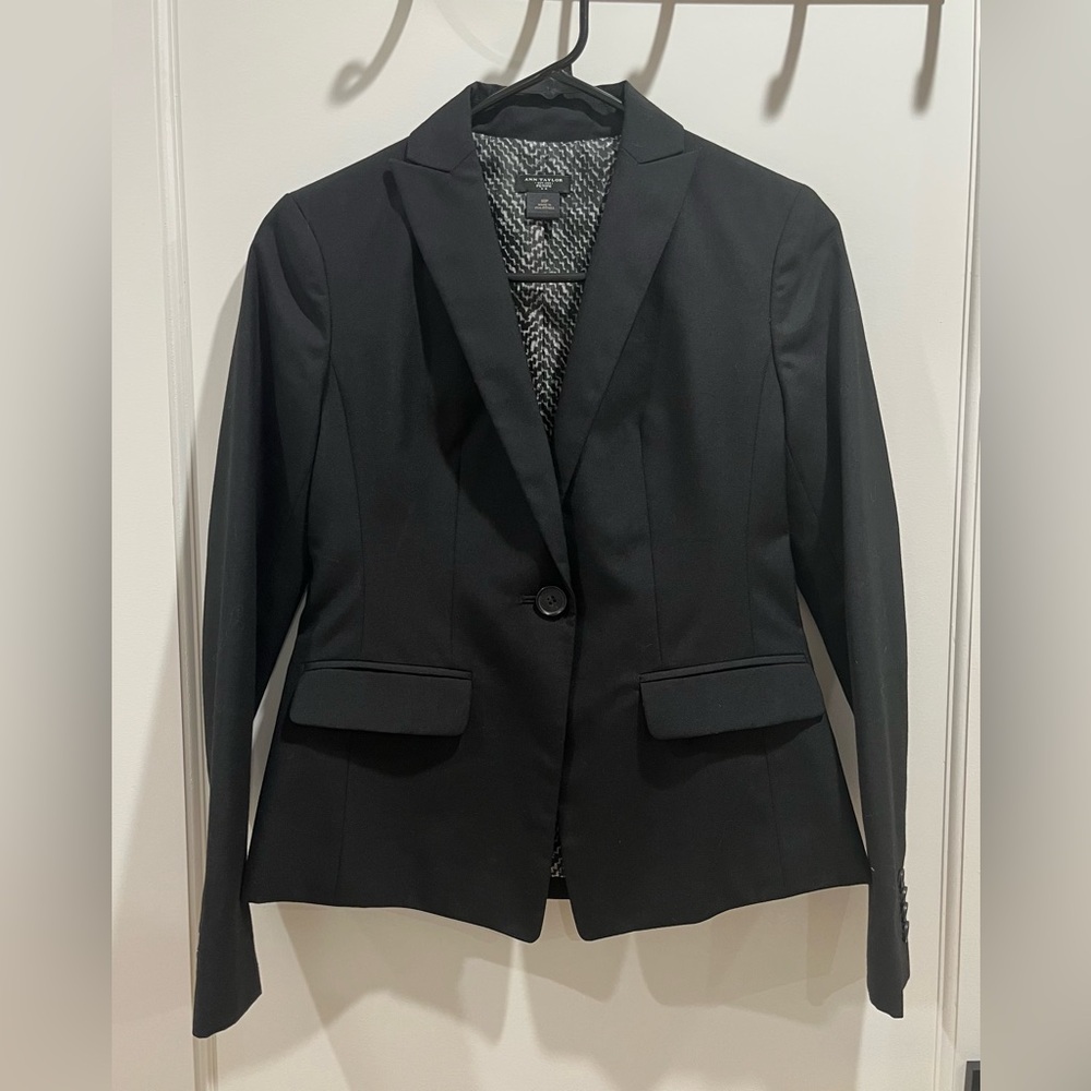 EUC like new ann taylor black blazer sz 00 petite